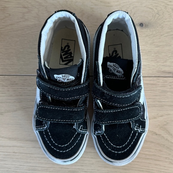 Vans Kids Sk8-Mid Reissue V Shoe in Black Suede Leather - Picture 2 of 10